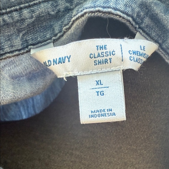 Women’s Old Navy Light weight Denim Button-Up Shirt. Cotton. XL - Picture 2 of 9